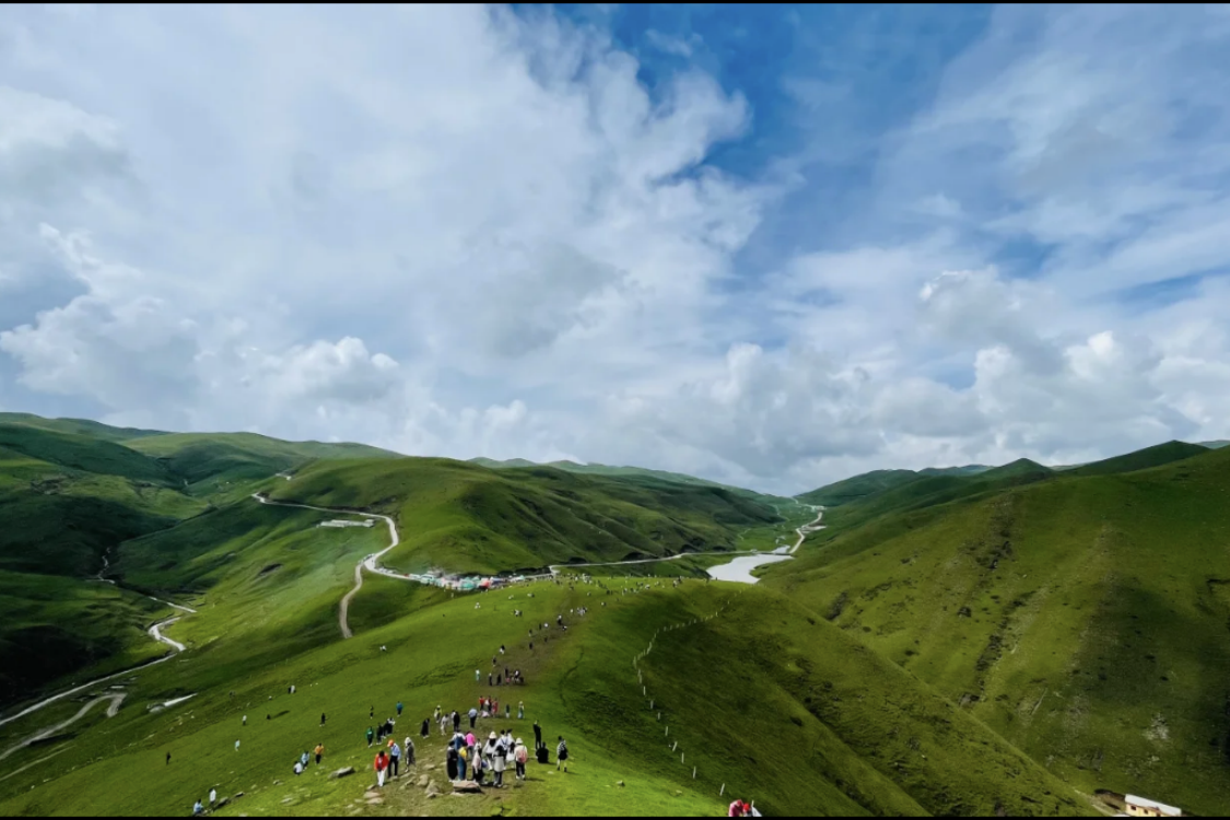 Dahai Grassland Mountain